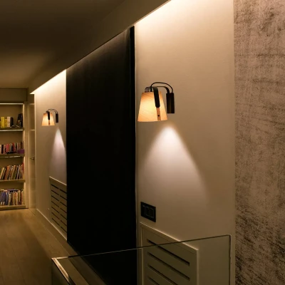 Afbeelding van Wandlamp Stood met kersenhouten lampenkap