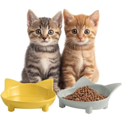 Afbeelding van Navaris antislip voerbakjes voor katten Set van 2 voer en waterbakken Inhoud per voerbak 210 ml Met kattenkopjes vorm In grijs geel