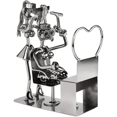 Afbeelding van BRUBAKER Schroefmannetje kapper handwerk ijzeren figuur metalen mannetje cadeau idee voor kappers en