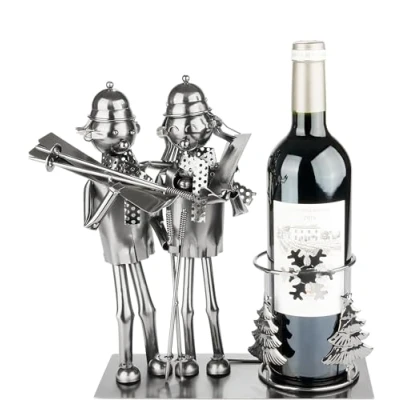 Afbeelding van BRUBAKER Wijnfleshouder Skiër Paar Metalen Fleshouder met Ski&#039;s en Skistokken Wijncadeau voor Skiërs Wintersporters Sculptuur Inclusief Cadeaukaart