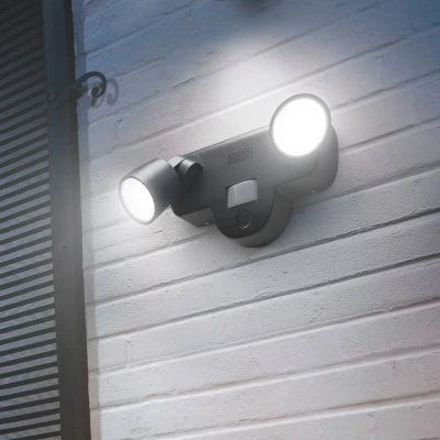 Afbeelding van LEDVANCE SMART+ buitenwandlamp met camera, warm wit LED licht (3000K), 2 koppen van hoogwaardig metaal, geïntegreerde luidspreker, geheugenkaart, slimme WiFi technologie, IP44