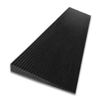 Afbeelding van Floordirekt Aoraki Drempelhelling, 3 cm hoge drempelhelling en stoeprandhelling, rolstoelhelling voor toegankelijkheid op trottoirs van gerecycled rubber