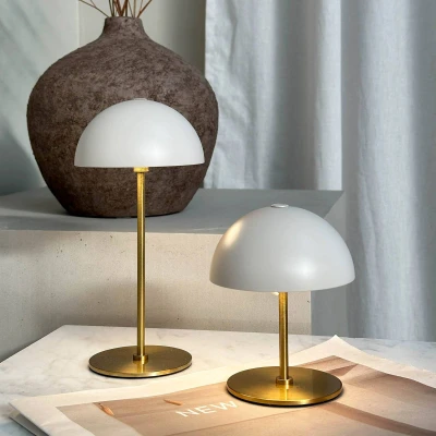 Afbeelding van Dyberg Larsen LED tafellamp Along, beige, hoogte 20 cm