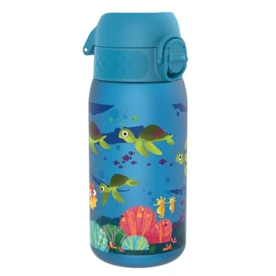 Afbeelding van Ion8 Drinkfles voor kinderen, 350 ml, lekvrij, gemakkelijk te openen, veilige vergrendeling, vaatwasmachinebestendig, BPA vrij, draaggreep, reinigen, koolstof, zeeschildpad motief