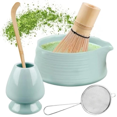 Afbeelding van matcha theeset met garde, bezemhouder, keramische kom, theelepel, zeef, Japanse accessoires voor ceremonie