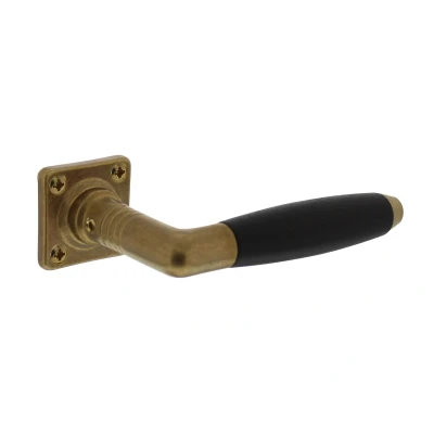 Afbeelding van Deurklink Ton 400 messing getrommeld / ebbenhout 38x38x7 mm