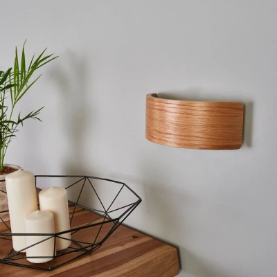 Afbeelding van Lindby LED wandlamp Rafailia, breedte 23cm, hout, 3.000 K