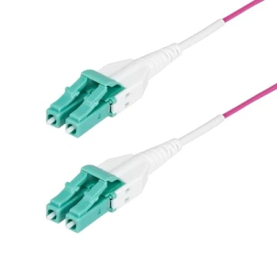 Image de StarTech.com 15m (49.2ft) LC/LC (UPC) OM4 Multimode Fiber Optic Cable Cordon de raccordement multi mode duplex LC/UPC (M) pour 15 m 1.6 mm fibre optique 50 / 125 microns OFNR cavalier violet