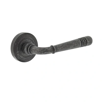 Afbeelding van Deurkruk Emily op rond rozet Oud Grijs 0021.172502 Onlinedeurenkopen.nl