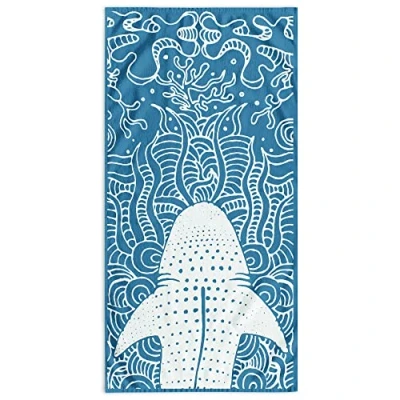 Afbeelding van DecoKing Grote katoenen strandhanddoek, 90 x 180 cm, eenzijdig badstof, fluweel, donkerblauw, marineblauw, wit, haaienmotief