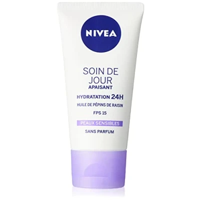 Afbeelding van NIVEA Essentials 24 uur hydraterende + rustgevende dagverzorging (1 x 50 ml), gezichtscrème, damesverzorging met druivenpitten en zoethout voor de gevoelige huid