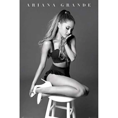 Afbeelding van GBeye Poster Ariana Grande Sit 91.5 X 61 Cm Zwart
