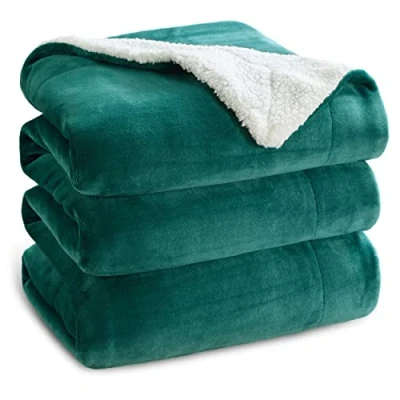 Afbeelding van Bedsure Fleece deken van 220 x 240 cm, groen dekbedovertrek voor 2 personen, groot formaat slaapbank, zacht en warm, sherpa slaapbankkleed