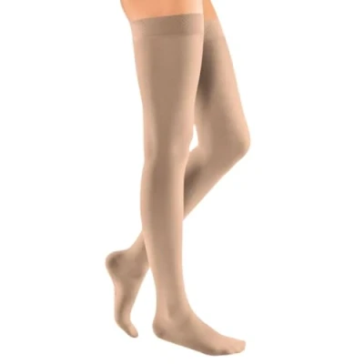 Afbeelding van medi Mediven Elegance Compressiekousen voor dames dijlengte CCL2 plakband met noppen kort, Beige