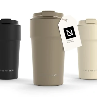 Afbeelding van LARS NYSØM &#039;Bevægelse&#039; Thermos Coffee Mug to go 500ml BPA vrij met Isolatie Lekvrije Roestvrijstalen Thermosbeker Greige