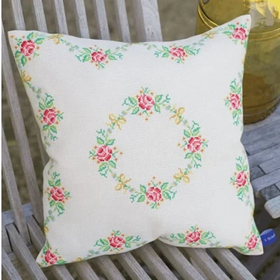 Afbeelding van Homedeco kussen kit Guirlande van rozen Vervaco PN 0153870