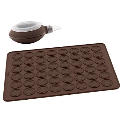 Afbeelding van Lékué Macaron Set Met Decomax Deegspuit En Bakmat Uit Silicone Bruin