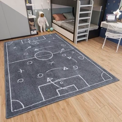 Afbeelding van Vloerkleed Kids Football Gameplan 120x170cm Grijs 123vloerkleed.nl is de online webshop voor vloerkleden en woonaccessoires.