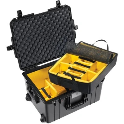 Afbeelding van Peli 1607 Air Lichte koffer met wieltjes voor professionele drone, camera en video apparatuur, water stofdicht, inhoud 63 l, gemaakt in de VS, gevoerde scheidingswand, zwart, zwart.