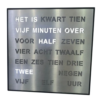 Afbeelding van Intertime woordklok zilver / 28x28cm tijd in woorden wand/tafelklok adapter 3 lichtstanden 2.5m snoer