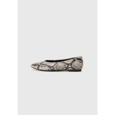 Afbeelding van Gabor Ballerine pour femme 4.140 en gris aspect cuir reptile, gris, 37.5 EU
