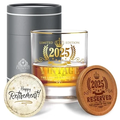 Afbeelding van CROWNLY CRYSTAL® Pensioencadeau 2025 voor mannen, gepersonaliseerd cadeau, pensioendecoraties, whiskyglas, cadeau opa, idee