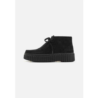 Afbeelding van Clarks Torhill MOSS Sportieve veterschoenen, Dames, Maat: 39, Black Veloursleer