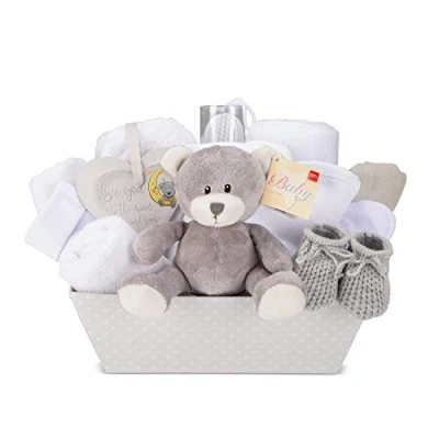 Afbeelding van Uniseks cadeaumand voor babyshower met fleece, handdoek capuchon, babykleertjes, 2 mousseline handdoeken en een schattige bruine teddybeer