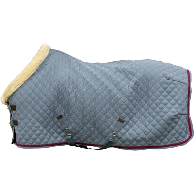 Afbeelding van Kentucky Horsewear Showdeken denim met gevlochten toum bordeaux 125 5&#039;9 160 gram
