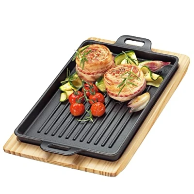 Afbeelding van Küchenprofi BBQ 0305351026 grillpan van gietijzer, vierkant, geribbeld op houten plank, 32 x 22 3,5 cm, voor alle warmtebronnen, inclusief inductie
