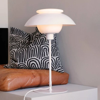 Afbeelding van Dyberg Larsen Opus tafellamp, mat wit. Hoogte 47,5 cm