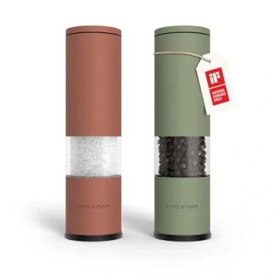 Afbeelding van LARS NYSØM Lagom Peper en zoutmolen set Verstelbare maalgraad Roestvrijstaal (Brick Red/Sage Green)