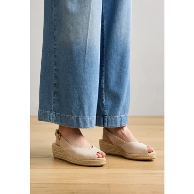 Afbeelding van Geox Iberide Sandalen met sleehak, Dames, Maat: 40, Light taupe Veloursleer