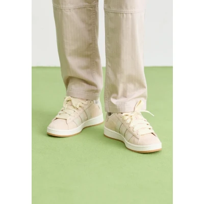 Afbeelding van adidas Originals Campus 00S Skateschoenen, Dames, Maat: 37 1/3, White/cream white/core white Veloursleer