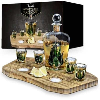 Afbeelding van MikaMax Tequila Decanter Set Karaf Tafel Decoratie Incl. 4 Shotglazen en Houten Plateau Complete 840 ml