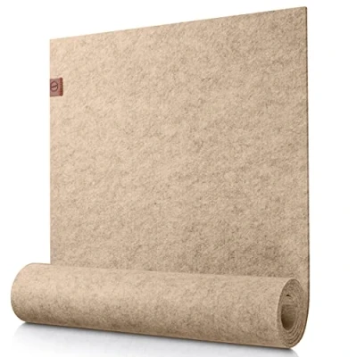 Afbeelding van Moderne tafelloper van vilt beige 150x40cm afwasbaar tafelkleed met lederen label Scandinavian Tafelband decoratie tafel viltloper voor buiten