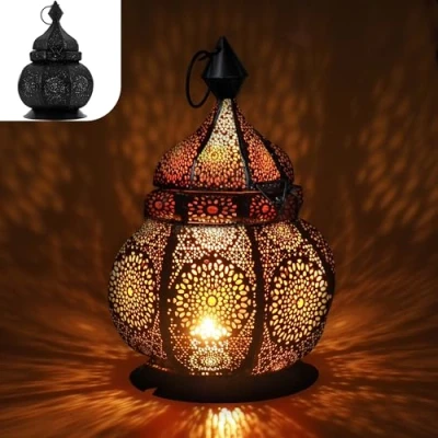Afbeelding van Gadgy Oosterse Lantaarn Marokkaanse Windlicht Decoratie voor binnen Tafellamp Waxinelichthouders Woonkamer Theelichthouder Cadeau Metaal 26x18 CM