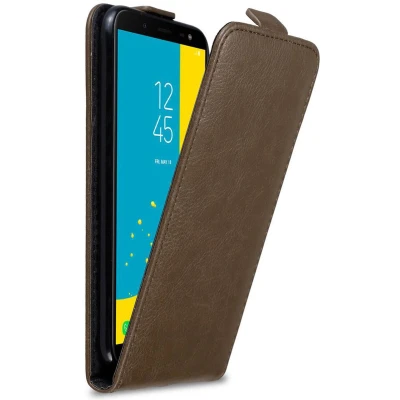 Afbeelding van Cadorabo Hoesje geschikt voor Samsung Galaxy J6 2018 in KOFFIE BRUIN Beschermhoes flip design Case Cover met magnetische sluiting