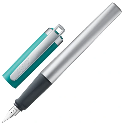 Afbeelding van Lamy Nexx 1233627 vulpen 94 van aluminium in de kleur opaal groen met anti slip handvat en stalen veer veerdikte A (beginners) 1 stuk (1 verpakking)