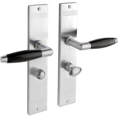 Afbeelding van Geveerde Klassieke Deurklink Mat Nikkel Op Schild Met Wc Slot 63/8 Mm