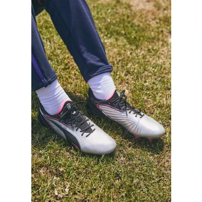 Afbeelding van Puma KING Ultimate Voetbalschoenen met kunststof noppen, Dames, Maat: 40.5, Ilver/black/sun struck/white Kunststof/ textiel