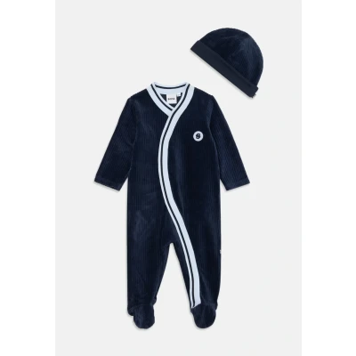 Afbeelding van BOSS Jongens Set met babypak en muts van corduroy in giftbox 2 delig de kleur Donkerblauw, maat: 50