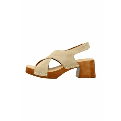 Afbeelding van Sacha Dames Beige suède sandalen met houten hak Maat 36