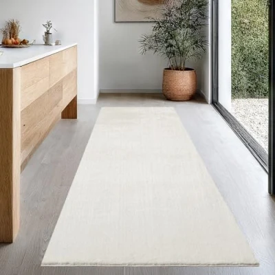 Afbeelding van Vloerkleed voor woonkamer of slaapkamer in creme 80x300 cm Modern en zacht kortpolig tapijt Rechthoekig Antislip onderkant Wasbaar tot 30 Graden Rug for bedroom or living room RELAX kleed by The Carpet