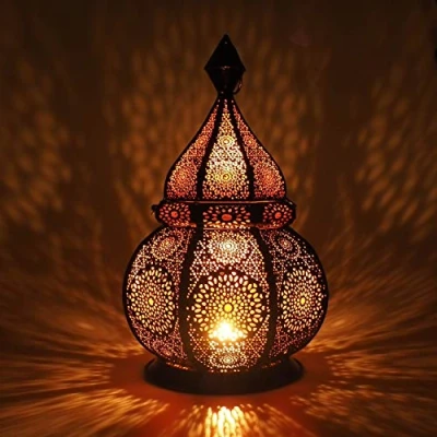 Afbeelding van Gadgy Oosterse Lantaarn Marokkaanse Windlicht Decoratie voor binnen Tafellamp Waxinelichthouders Woonkamer Theelichthouder Cadeau Metaal 36CM