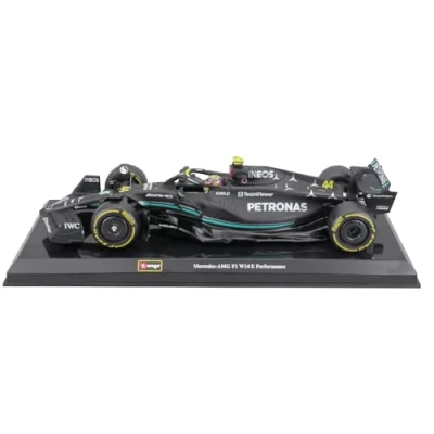 Image de Véhicule Bburago MB AMG W14 E Performance avec casque Hamilton
