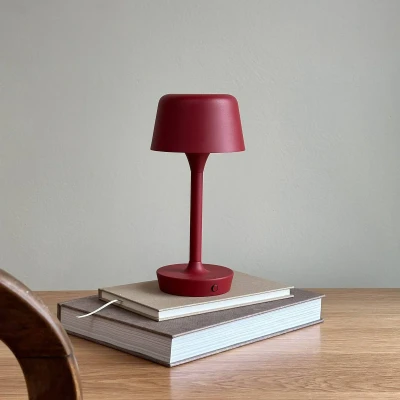 Afbeelding van Dyberg Larsen LED tafellamp Flow, rood, hoogte 25 cm