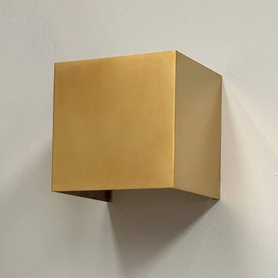 Afbeelding van Dyberg Larsen LED wandlamp Venus, messingkleurig