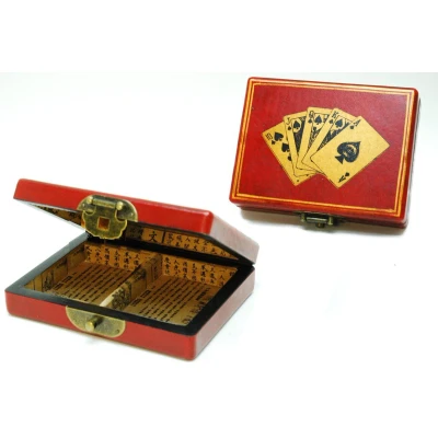 Afbeelding van Kist China met 2 decks pokerkaarten