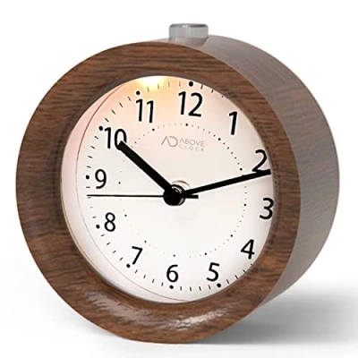 Afbeelding van AoveClock wekker, analoog, zonder tikken, houten met snooze, werkt op batterijen, retro tafelklok nachtlampje, (1 x AA batterij nodig) natuurlijk hout in bruin